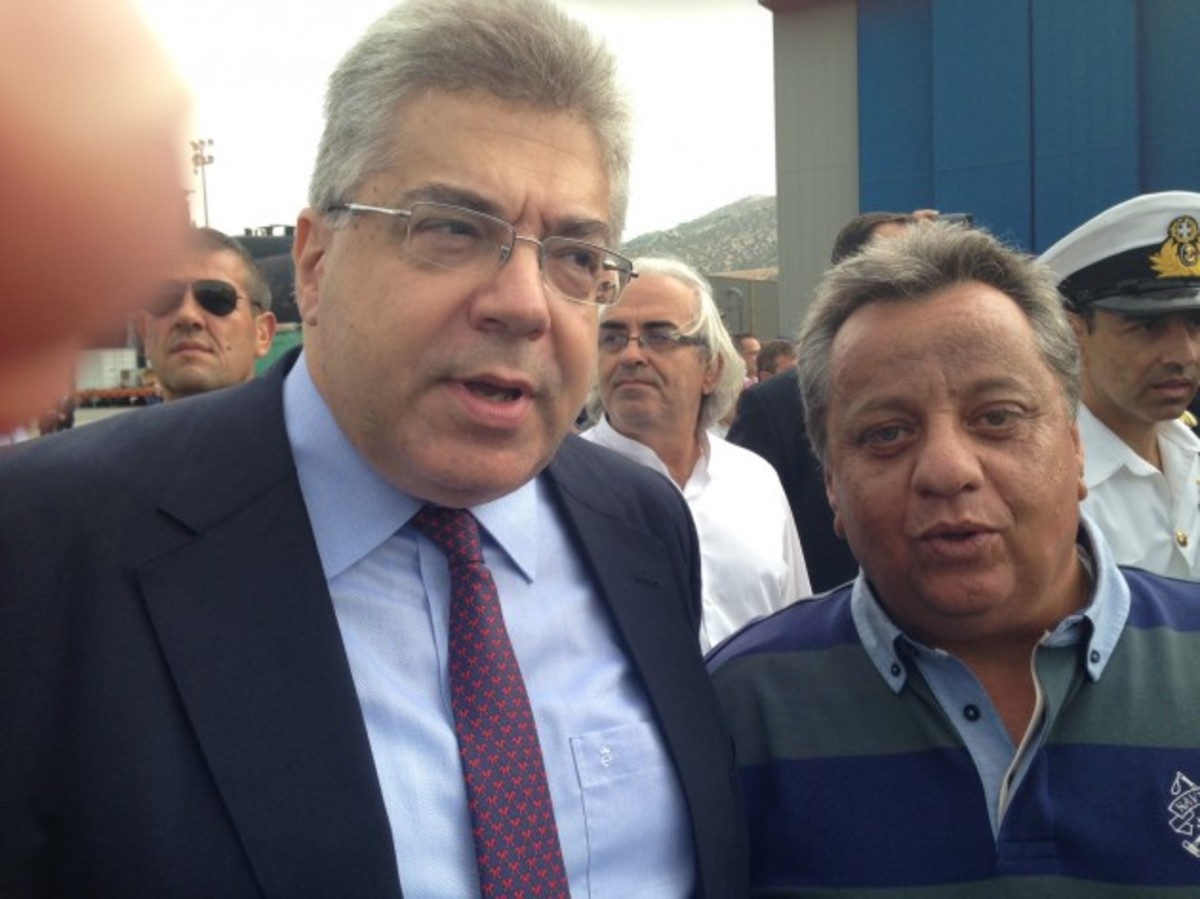 “Φιλί ζωής” στα Ναυπηγεία Ελευσίνας