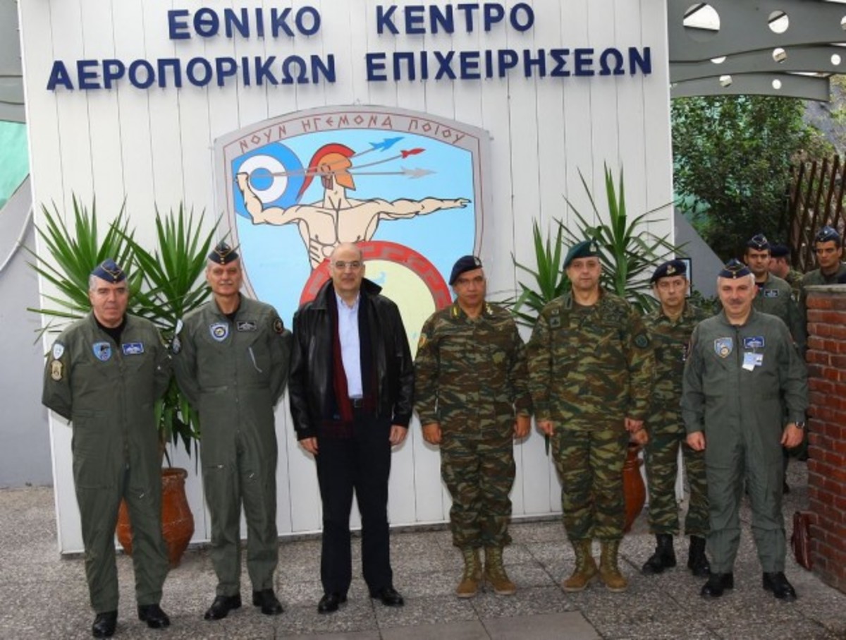 Τα νέα άρβυλα του στρατού “λανσάρονται” από τους Αρχηγούς