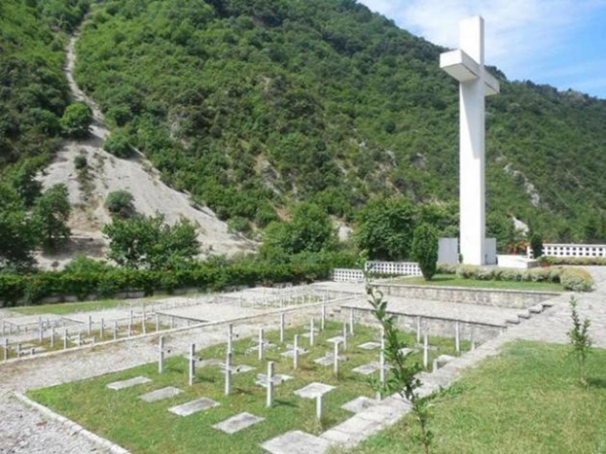 Ελλάδα και Αλβανία συζητούν για τους άταφους νεκρούς του ’40