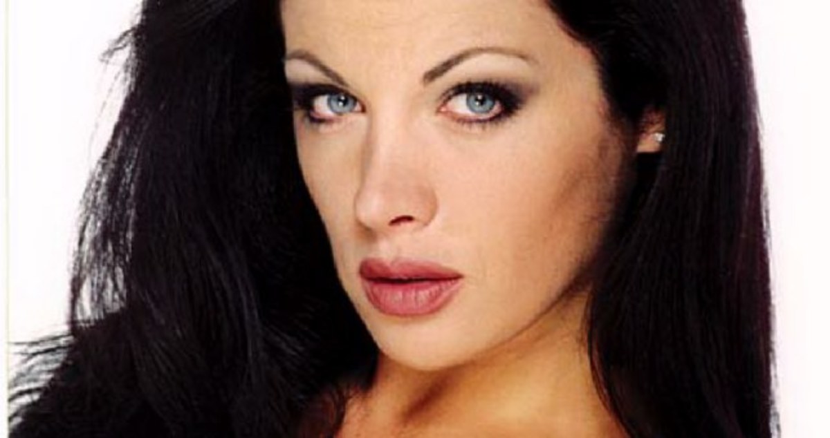 Νένα Χρονοπούλου: Ανάβει φωτιές το βιβλίο της με ερωτικές ιστορίες διάσημων φίλων της!