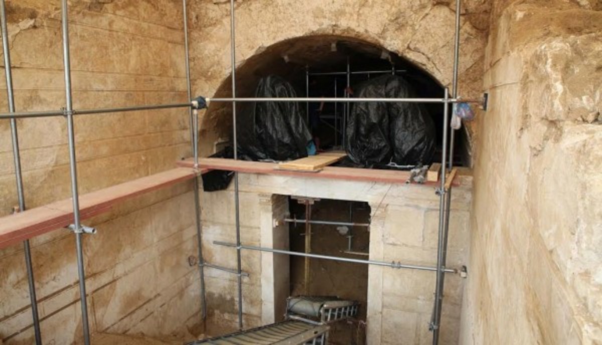 Το “μπλόκο” του τάφου της Αμφίπολης – Το κόλπο για να μείνουν έξω οι τυμβωρύχοι