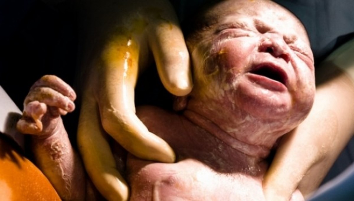 Γέννησε μέσα στο αυτοκίνητο