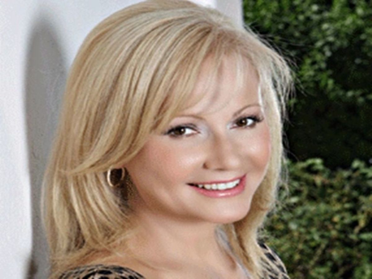 Η Νικολούλη γυρίζει όλη την Ελλάδα με το «Δολοφόνο» της