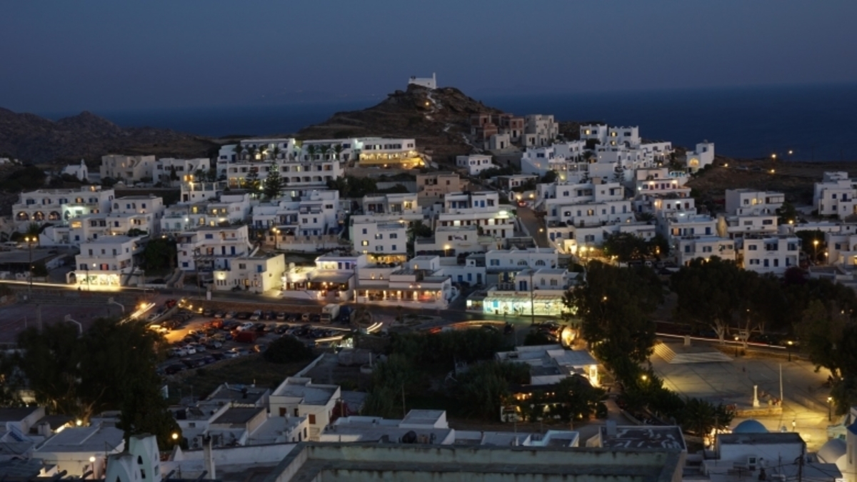 Ολονύχτιο ξύλο οπαδών στην Ιο