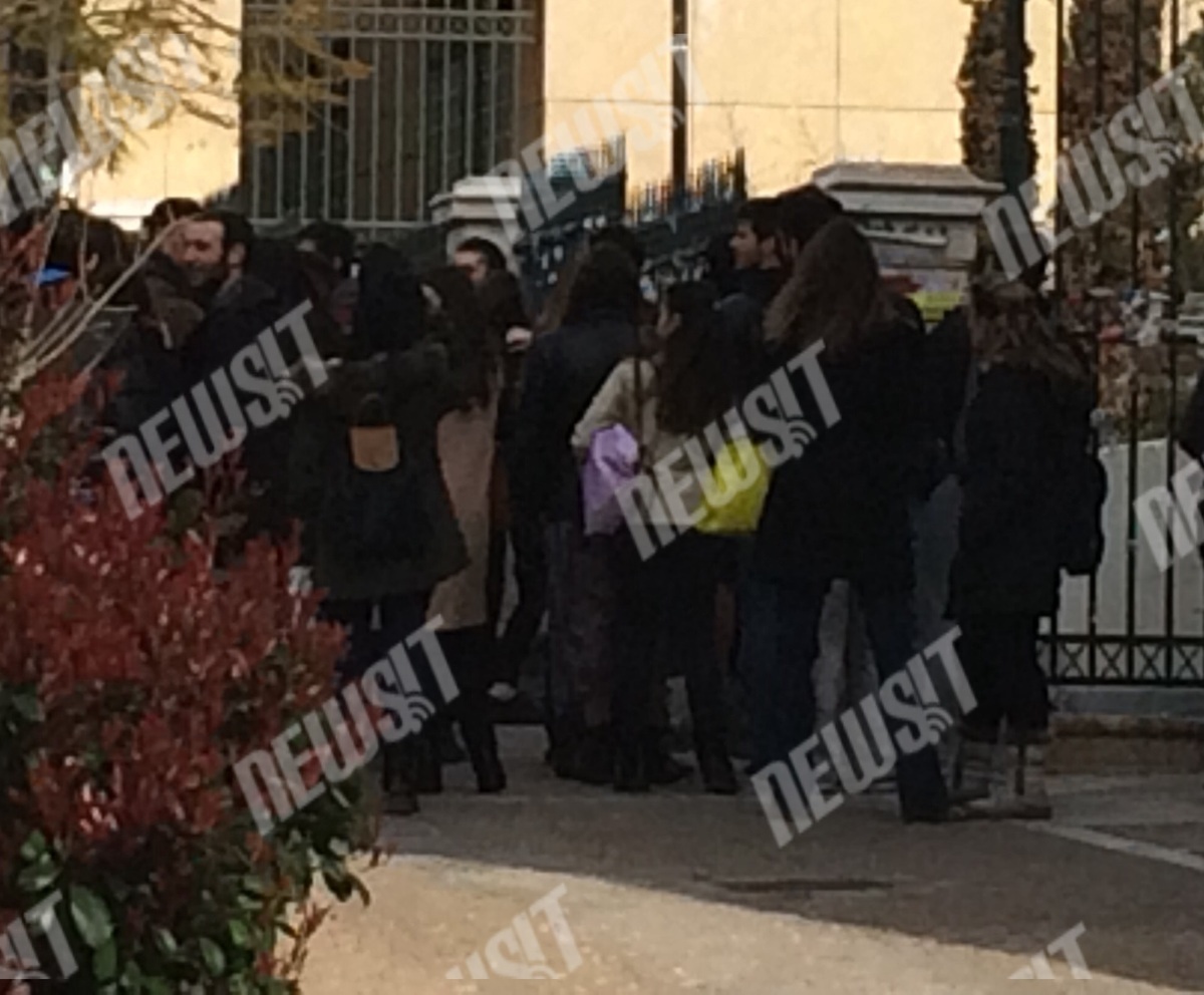 Αποχώρησαν τα ΜΑΤ από τη Νομική – Δεν έγιναν συλλήψεις καταληψιών