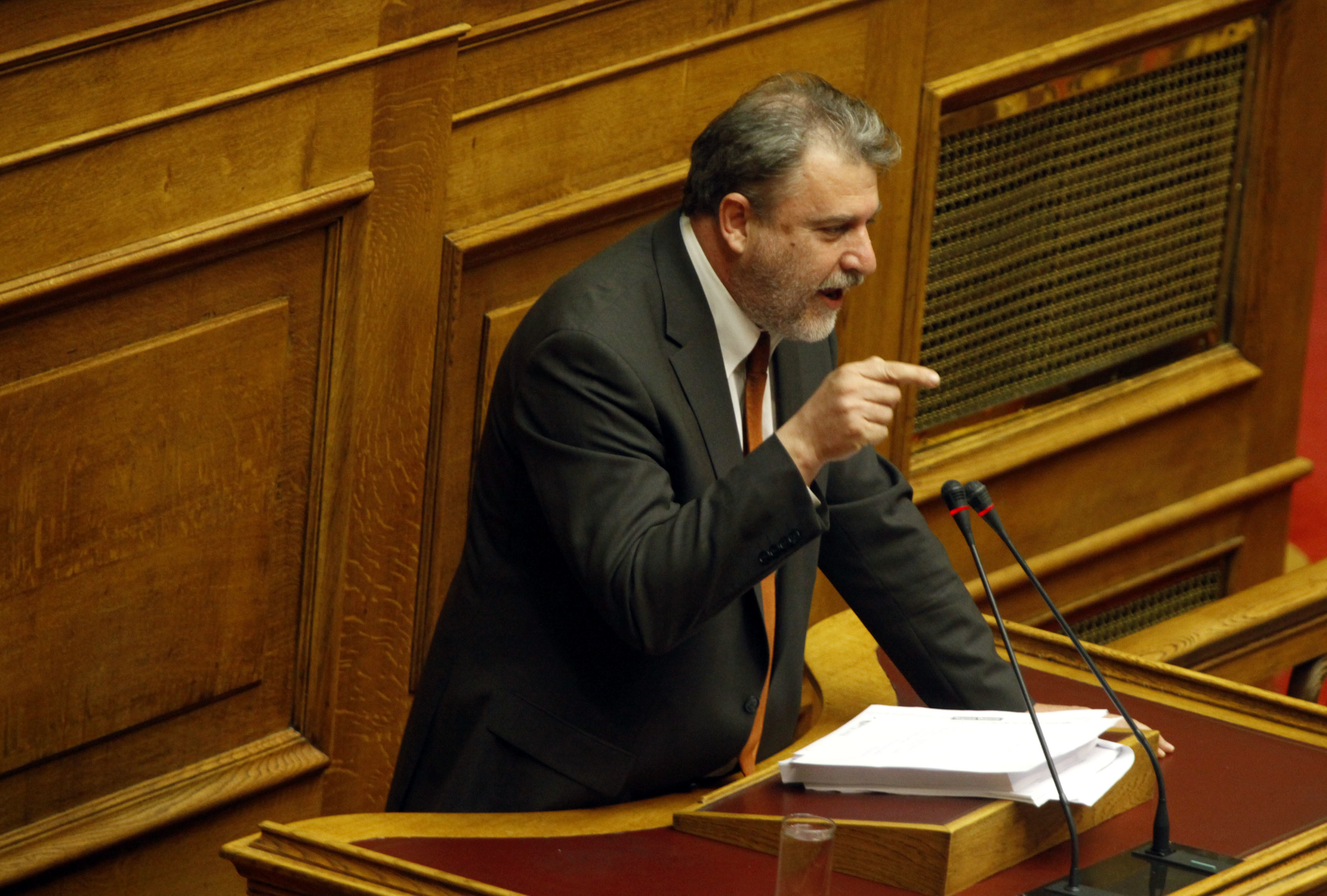 Βουλή: Απίστευτοι διάλογοι μετά την πρόταση Μαριά να παραιτηθούν οι βουλευτές και να ενωθούν με το λαό