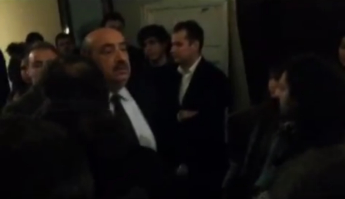 Φοιτητές τα έψαλαν στον βουλευτή Ν.Δ. Θ. Νταβλούρο – ΒΙΝΤΕΟ