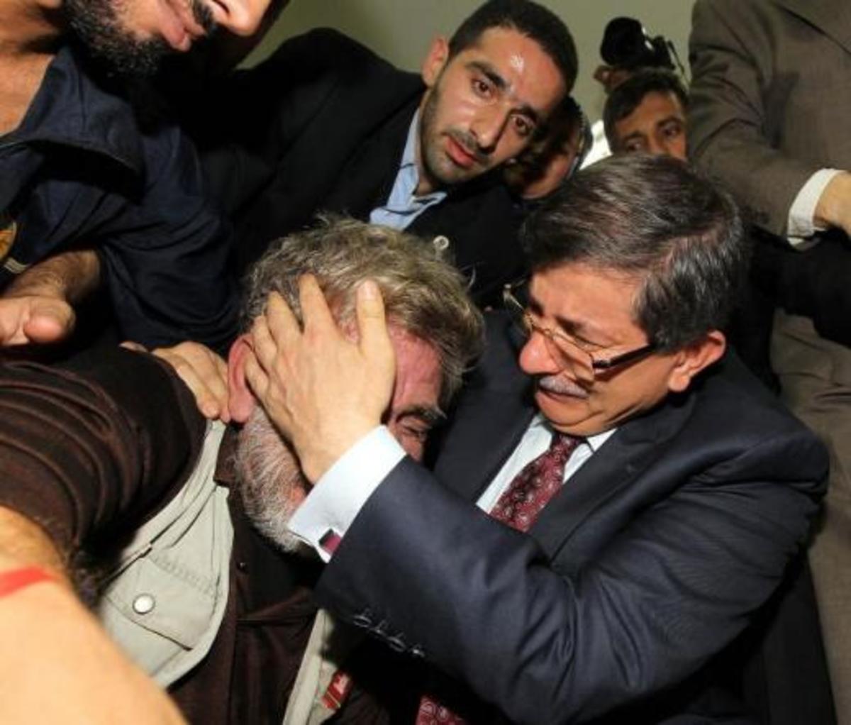 Το κλάμα του τούρκου υπουργού μπροστά στους τραυματίες Παλαιστινίους