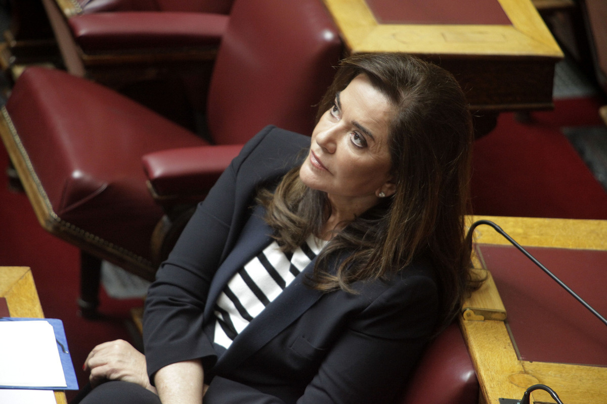 Καθηλωτική η Ντόρα Μπακογιάννη – Αγωνιστής είναι ο Γλέζος όχι ο Σάββας Ξηρός!