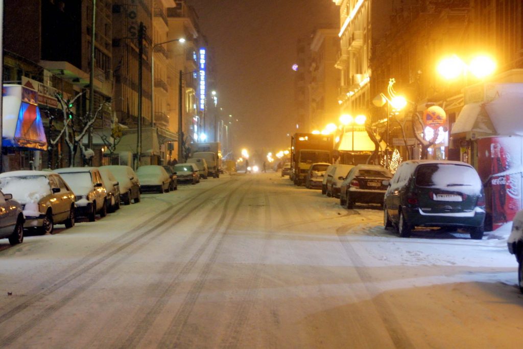 Θα ξυπνήσουμε σε λευκό τοπίο – Χιόνια ακόμη και μέσα στην Αθήνα – Δείτε την αναλυτική πρόγνωση του καιρού