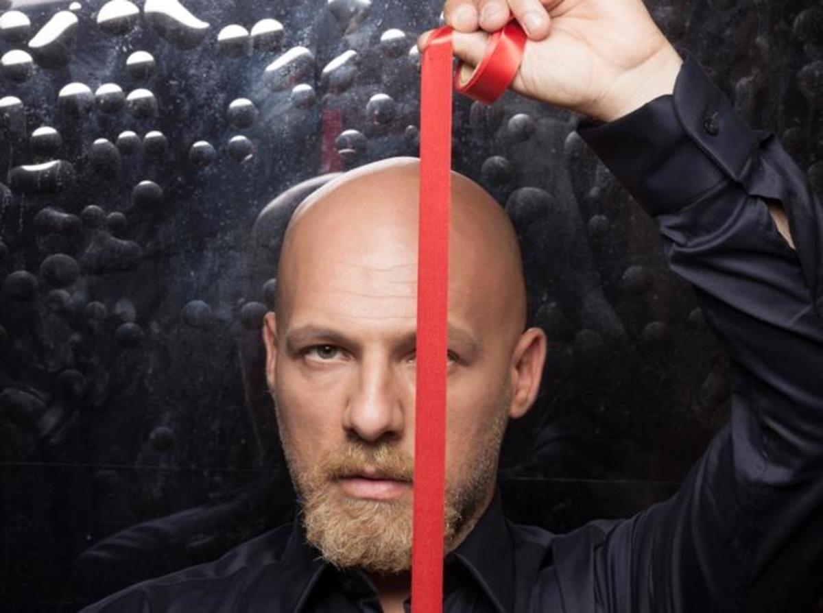 Ποιος παρουσιαστής θα καθίσει στην πολυθρόνα του Νικ ο κλοκ;