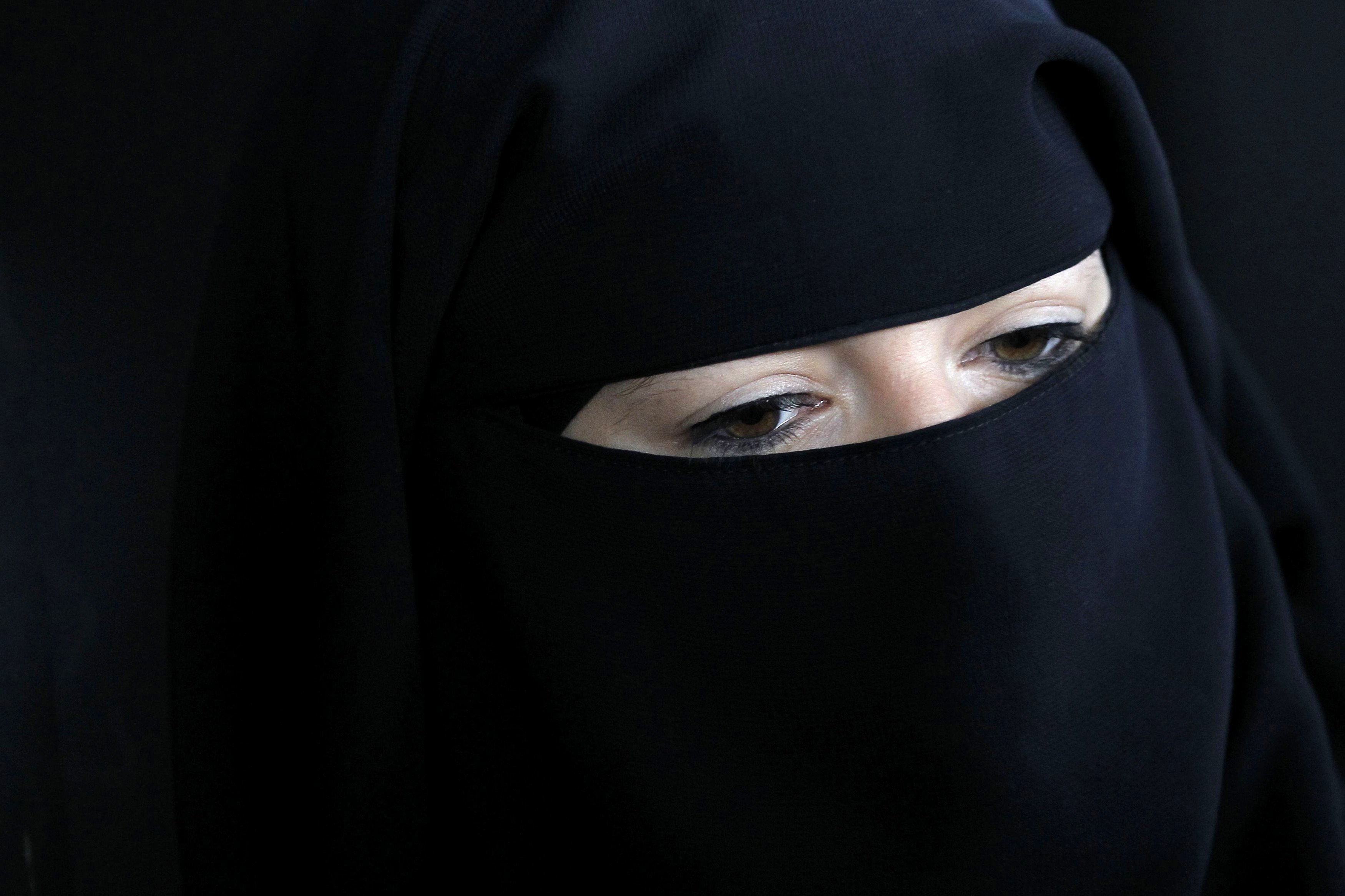 “Νίκησε” η μαντήλα στην Καταλονία