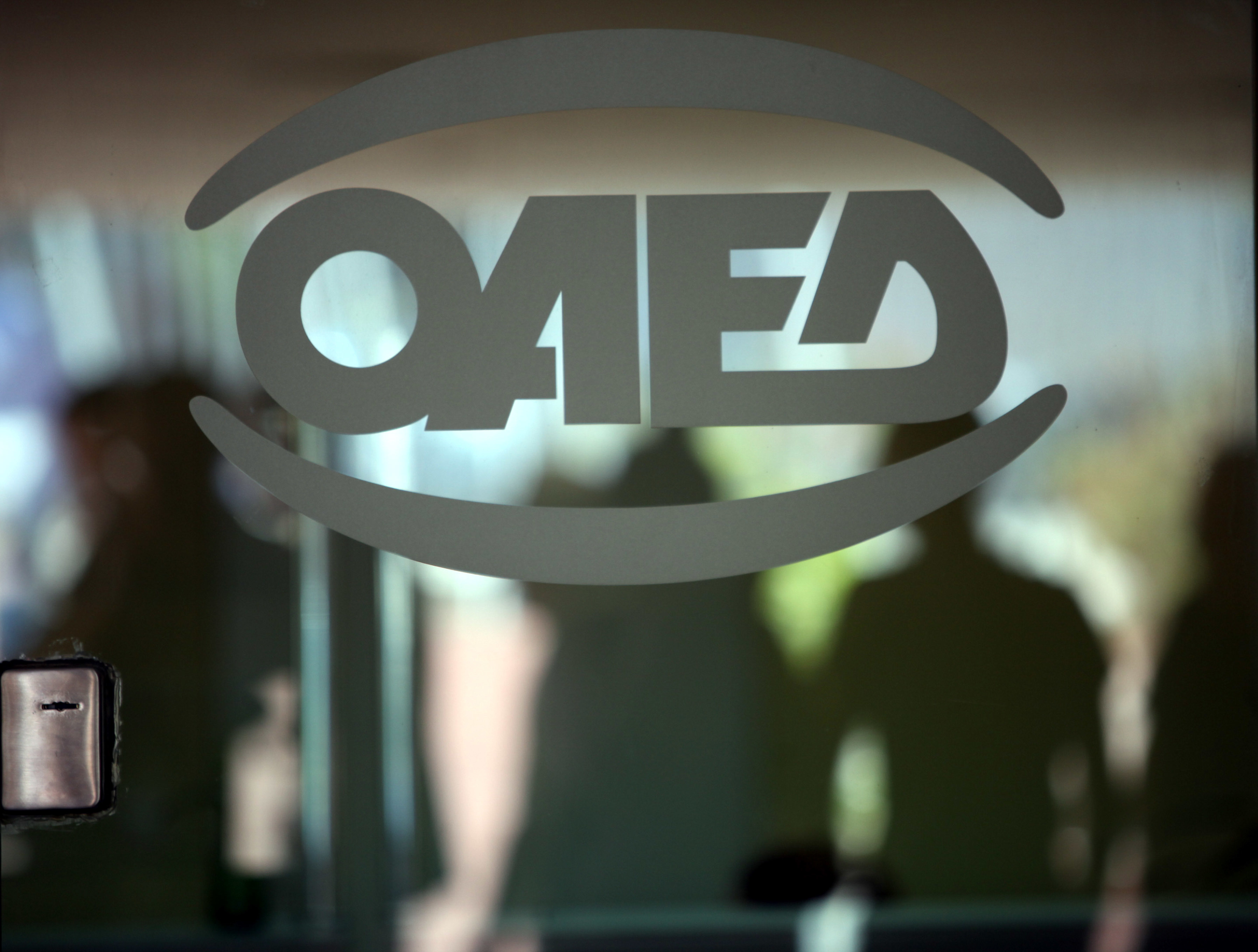 Οικογενειακά επιδόματα σε 300.000 οικογένειες – Από τη Δευτέρα οι αιτήσεις