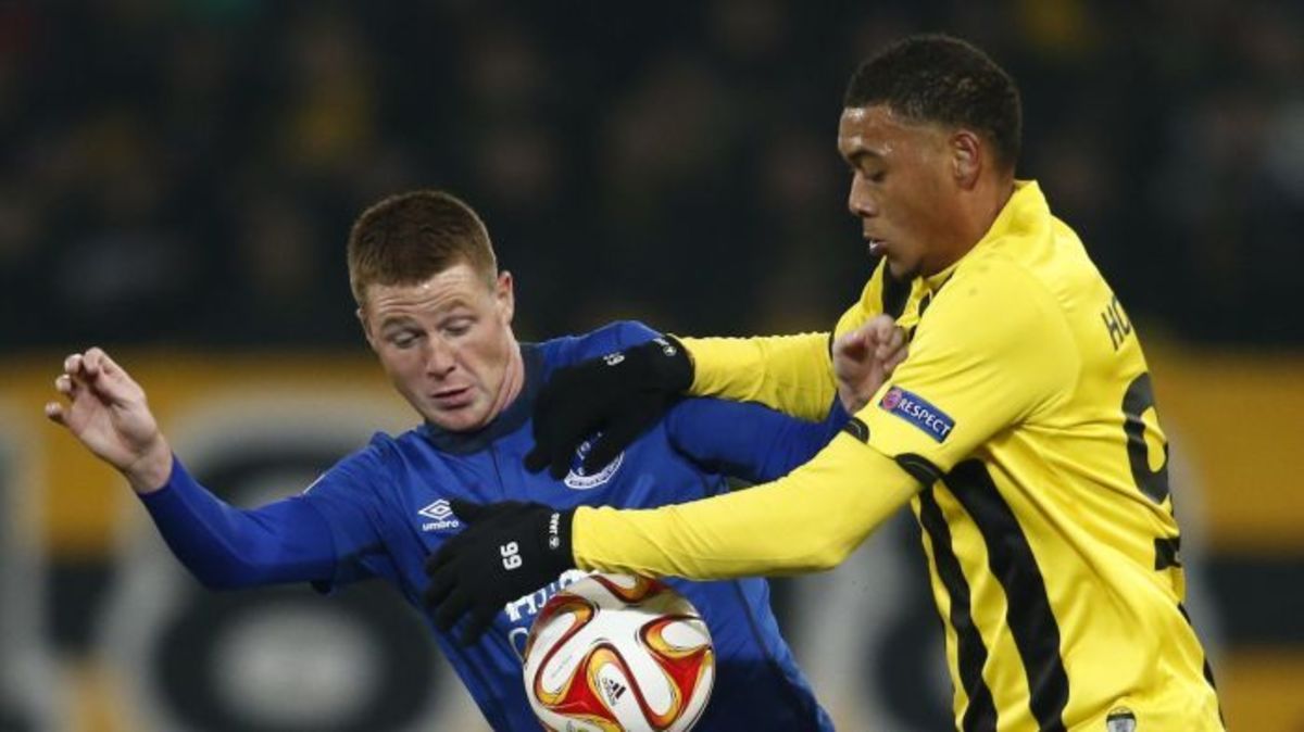 Ολυμπιακός: Κοιτάζει… τον Οαρό