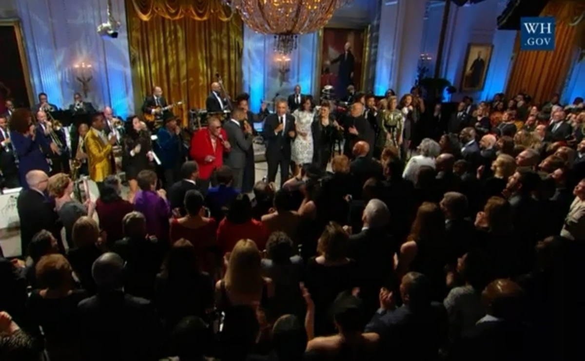 Ο Ομπάμα τραγούδησε και ξεσήκωσε το κοινό – Φόρος τιμής στον Ray Charles