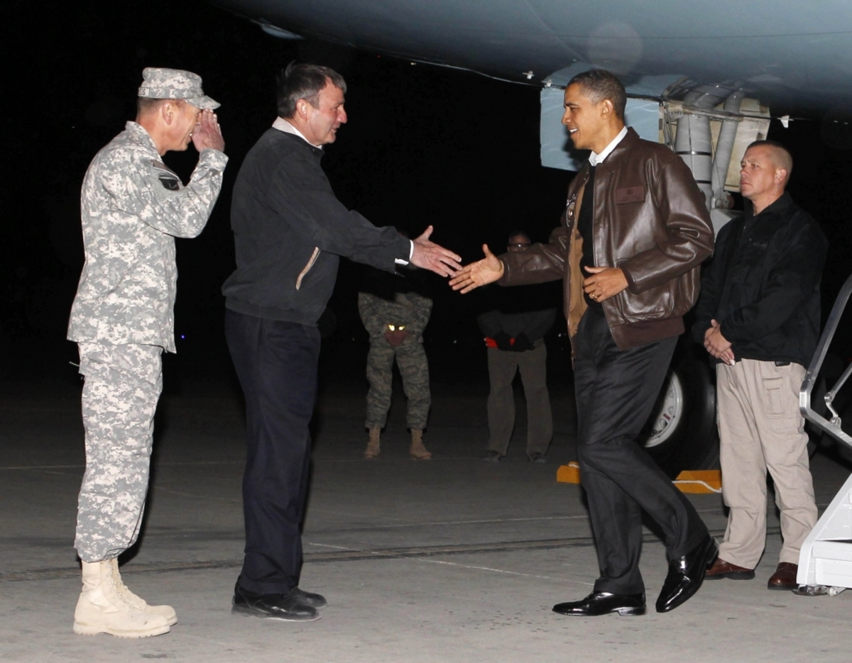 Η στιγμή της άφιξης του αμερικανού προέδρου στο Αφγανιστάν ΦΩΤΟ REUTERS