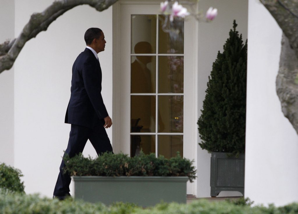 Ο πρόεδρος Ομπάμα φτάνει στον Λευκό Οίκο. Τα πράγματα δεν είναι και τόσο εύκολα. ΦΩΤΟ REUTERS