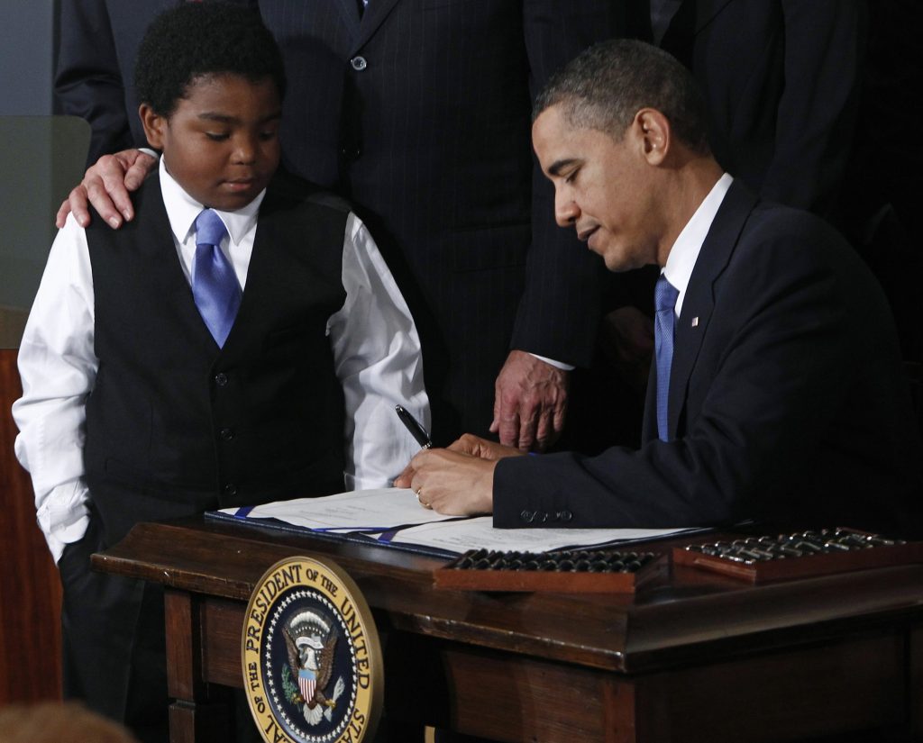 Ο πρόεδρος Ομπάμα υπογράφει το νομοσχέδιο για την υγεία. ΦΩΤΟ REUTERS