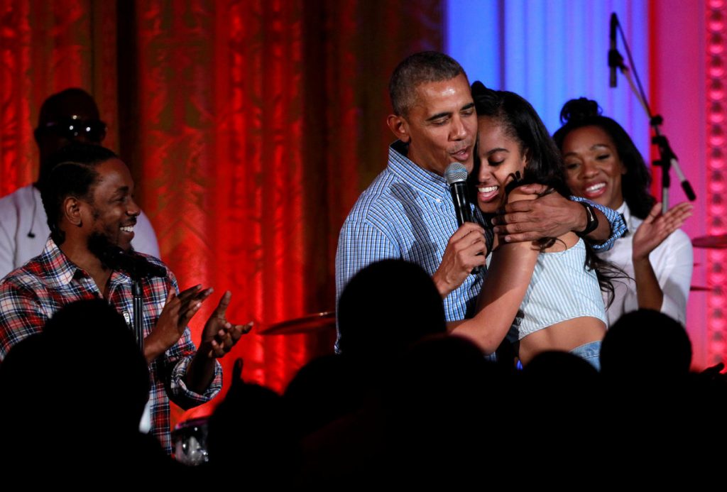 Ο Ομπάμα τραγουδάει Happy Birthday στην κόρη του – ΒΙΝΤΕΟ