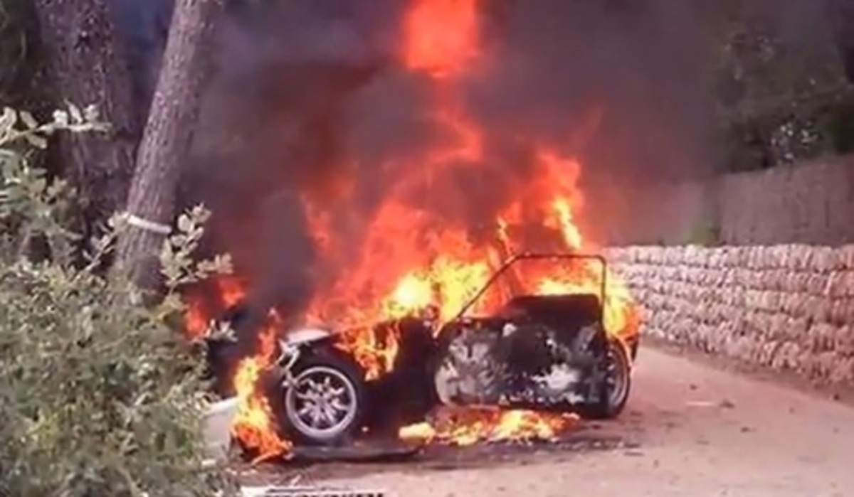 Τραγωδία σε αγώνα ράλι! Συνοδηγός κάηκε μέσα στο αυτοκίνητο (VIDEO)