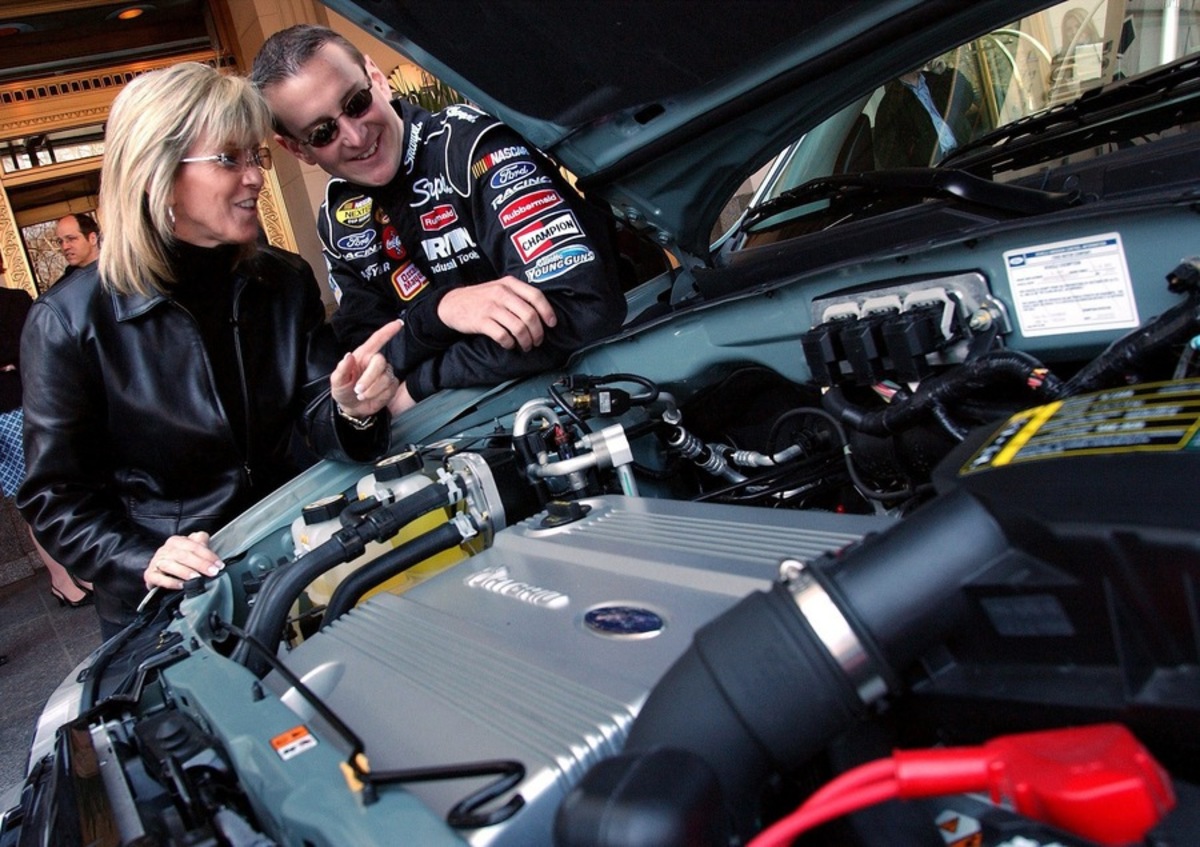 Οδηγός της NASCAR ξυλοκόπησε την κοπέλα του και απειλούσε να αυτοκτονήσει μετά από κακή απόδοση σε αγώνα