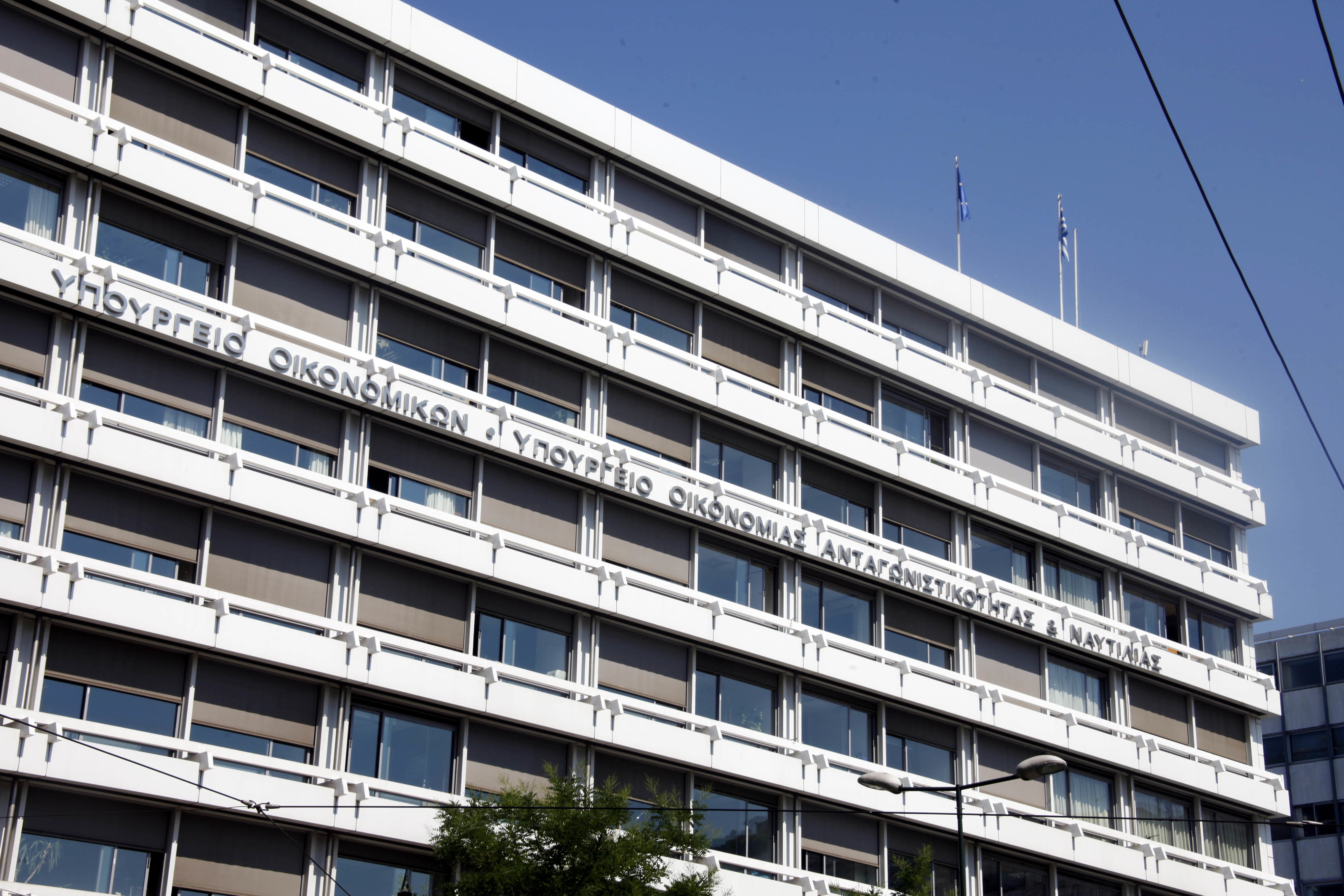 Μπλόκο στην τρόικα από τους εφοριακούς