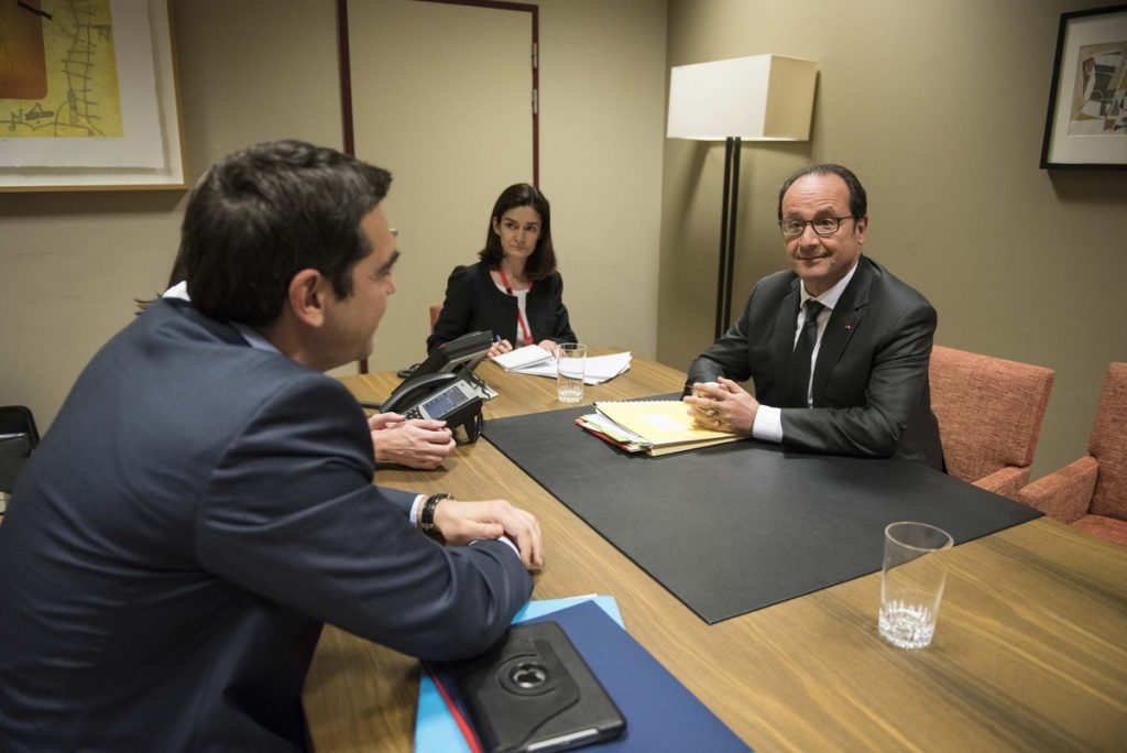 Ολάντ: Η Γαλλία δεν μπορεί να επιβάλει στην Ελλάδα μείωση συντάξεων