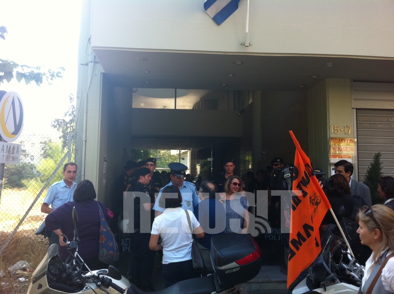 Συγκέντρωση της ΟΛΜΕ στους Αμπελόκηπους έξω από τα γραφεία της Δευτεροβάθμιας Εκπαίδευσης