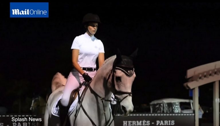Αθηνά Ωνάση: Έπεσε από το άλογο σε αγώνες ιππασίας