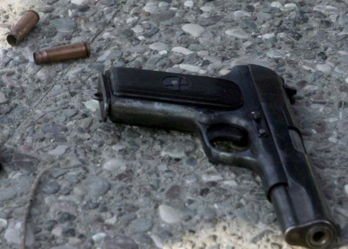 Βγήκαν όπλα στον Άγιο Παντελεήμονα