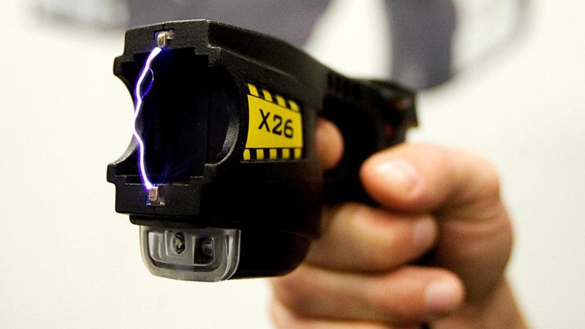 Όπλα με ηλεκτρισμό θα χρησιμοποιεί η αστυνομία για τους χούλιγκανς!