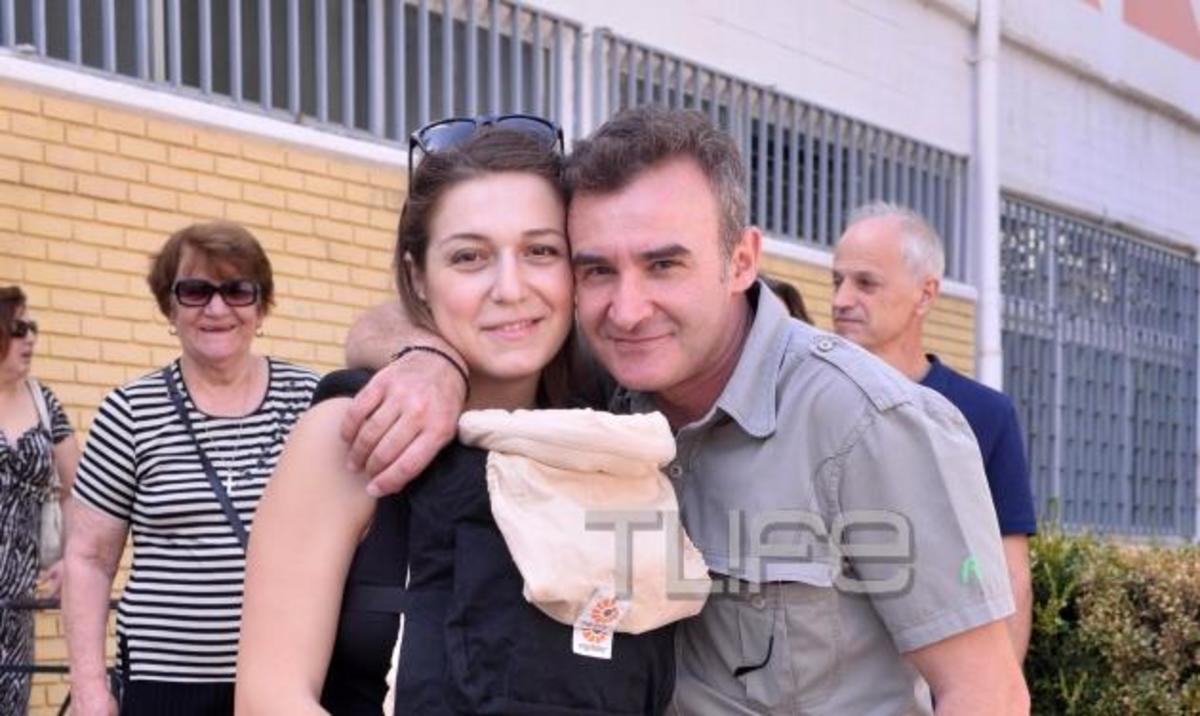 Νίκος Ορφανός: Στην κάλπη, με τον νεογέννητο γιο του! Φωτογραφίες