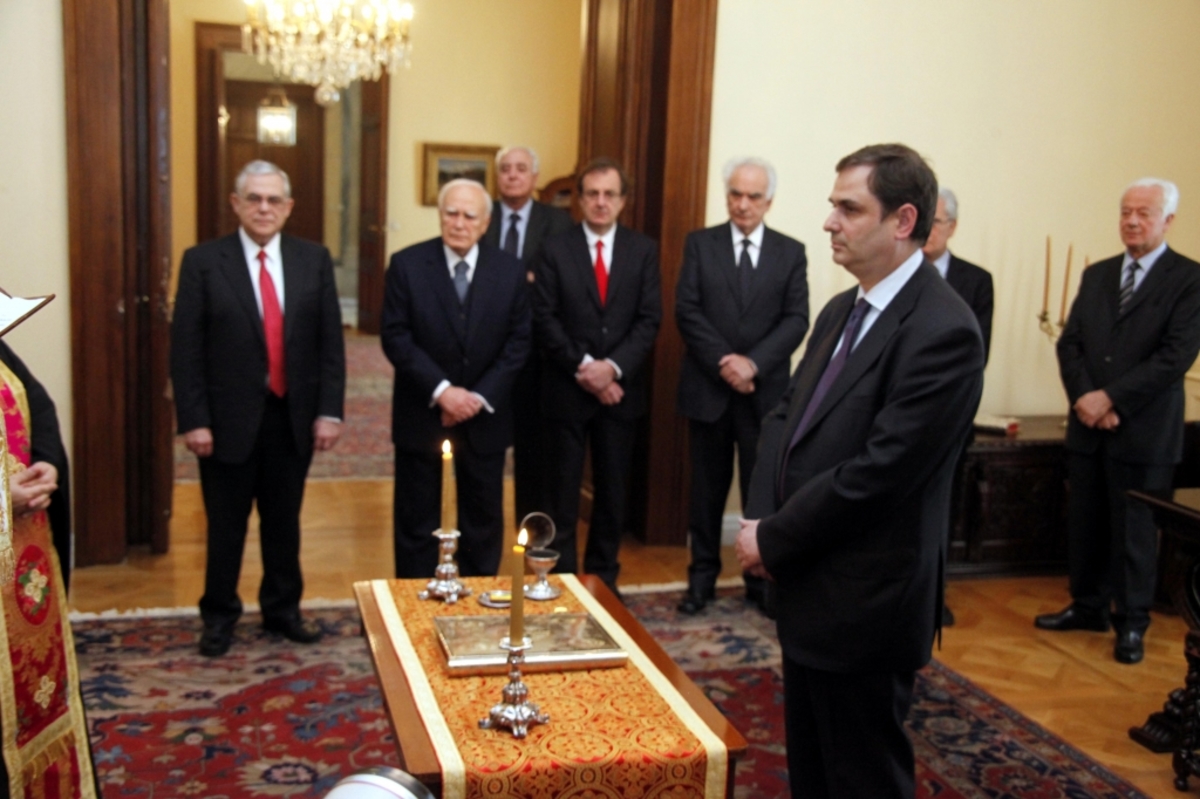 Ορκίστηκε ο Φ.Σαχινίδης – Όλο το παρασκήνιο για το νέο ΥΠΟΙΚ