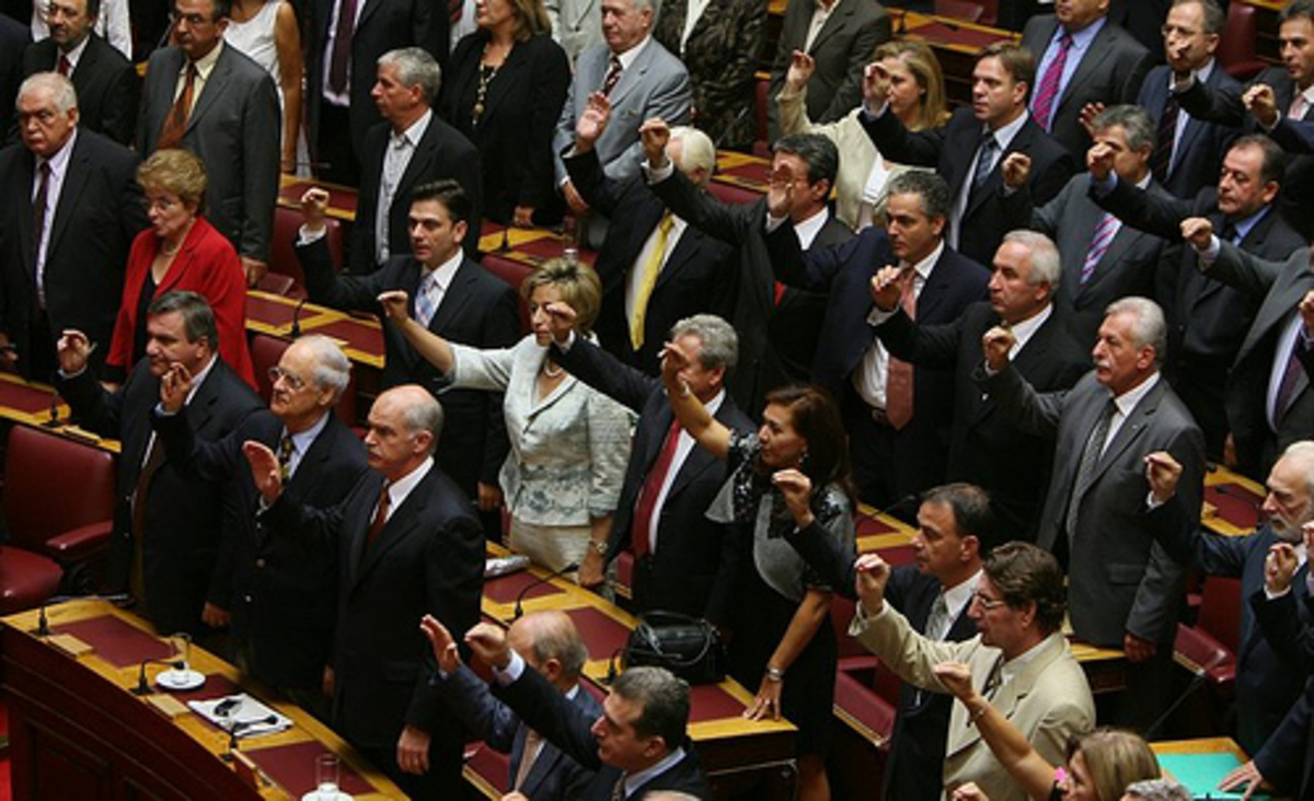 Αντιδράσεις για την ορκομωσία των βουλευτών του ΣΥΡΙΖΑ