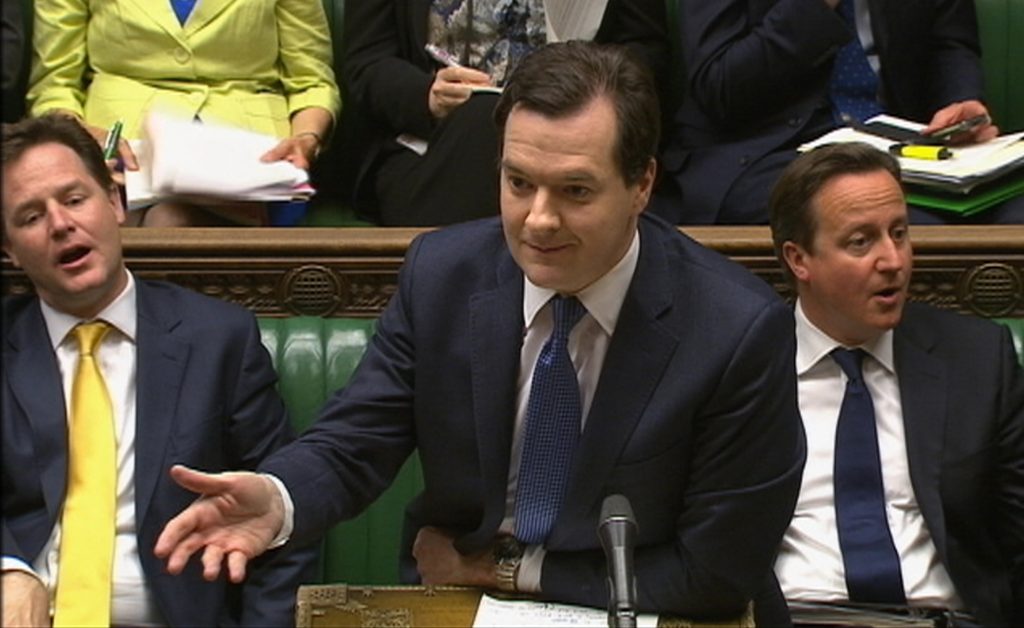 Δημοσιονομικές περικοπές ύψους 11,5 δισεκ. λιρών ανακοίνωσε ο Βρετανός ΥΠΟΙΚ