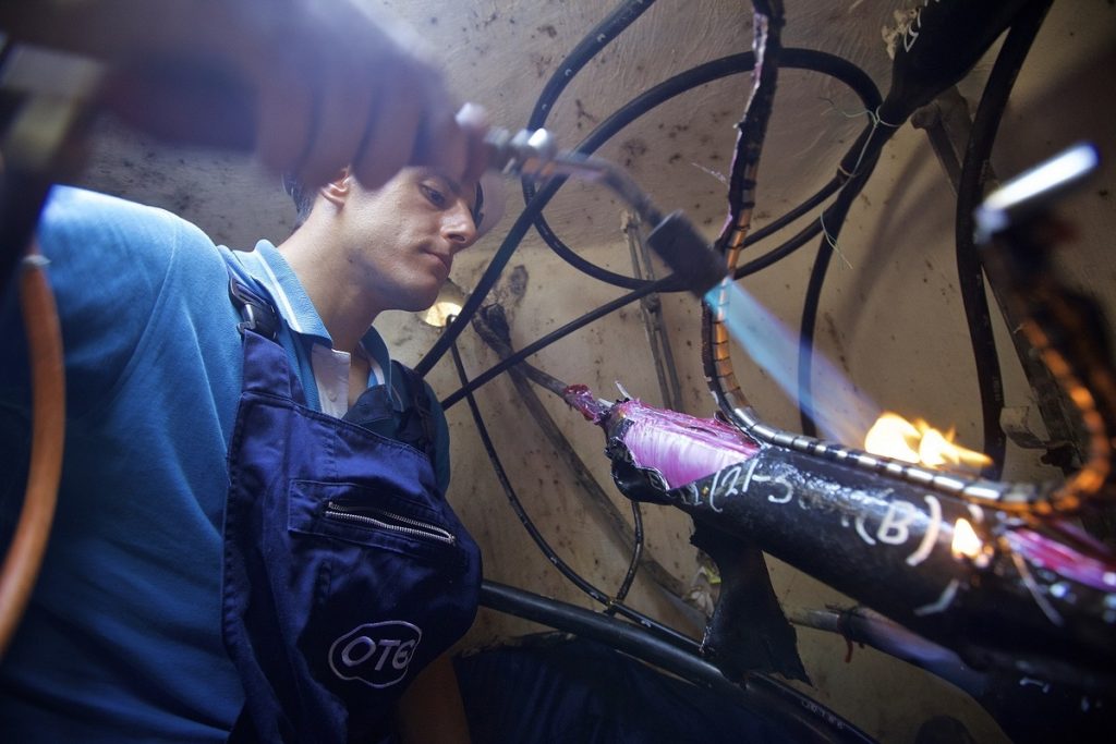 Στα άδυτα του υπόγειου καλωδιακού κόσμου των τηλεπικοινωνιών!