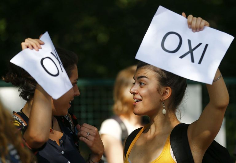 Είπαν “ΟΧΙ” υπέρ της Ελλάδας έξω από το γερμανικό κοινοβούλιο