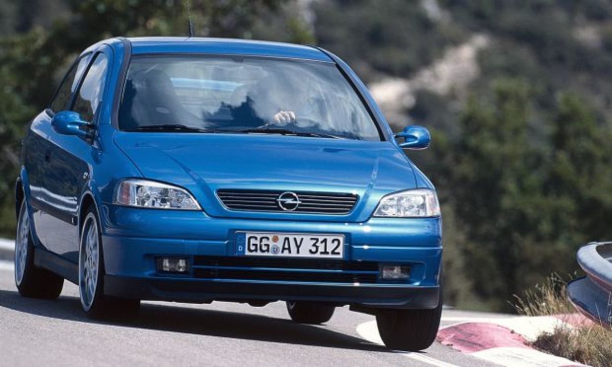 Η Opel γιορτάζει τα 15 χρόνια των μοντέλων OPC