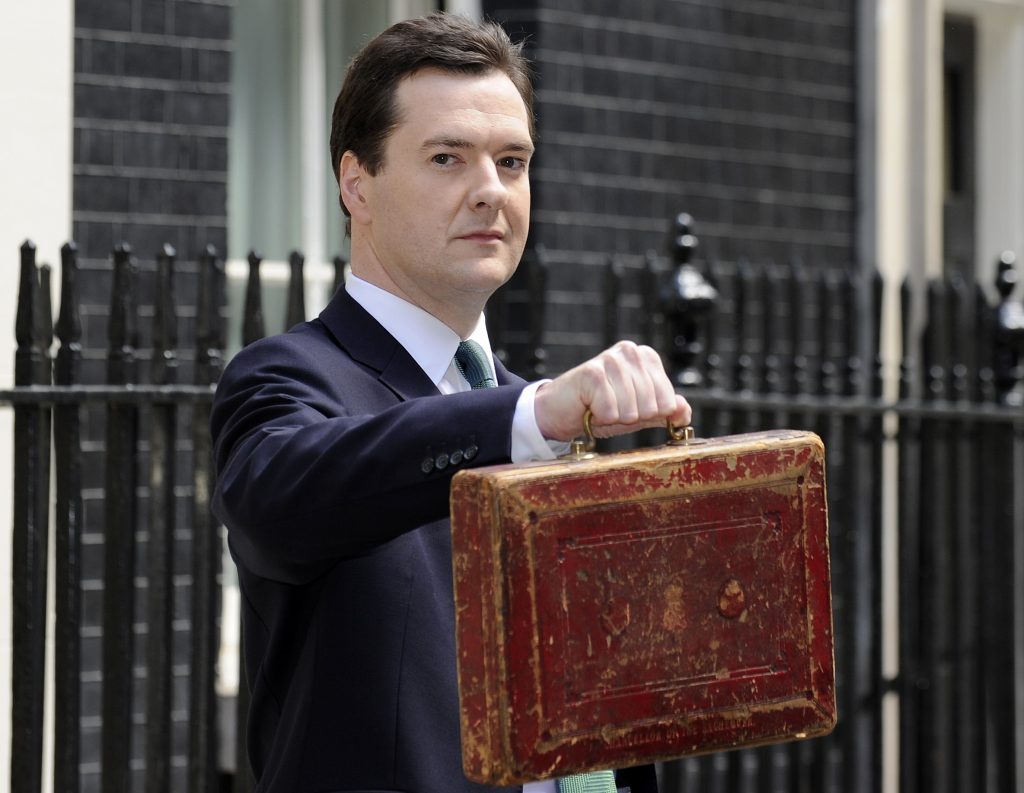 Ιστορική λιτότητα στη Βρετανία – Περικοπές δαπανών ως 40% σε υπουργειά!