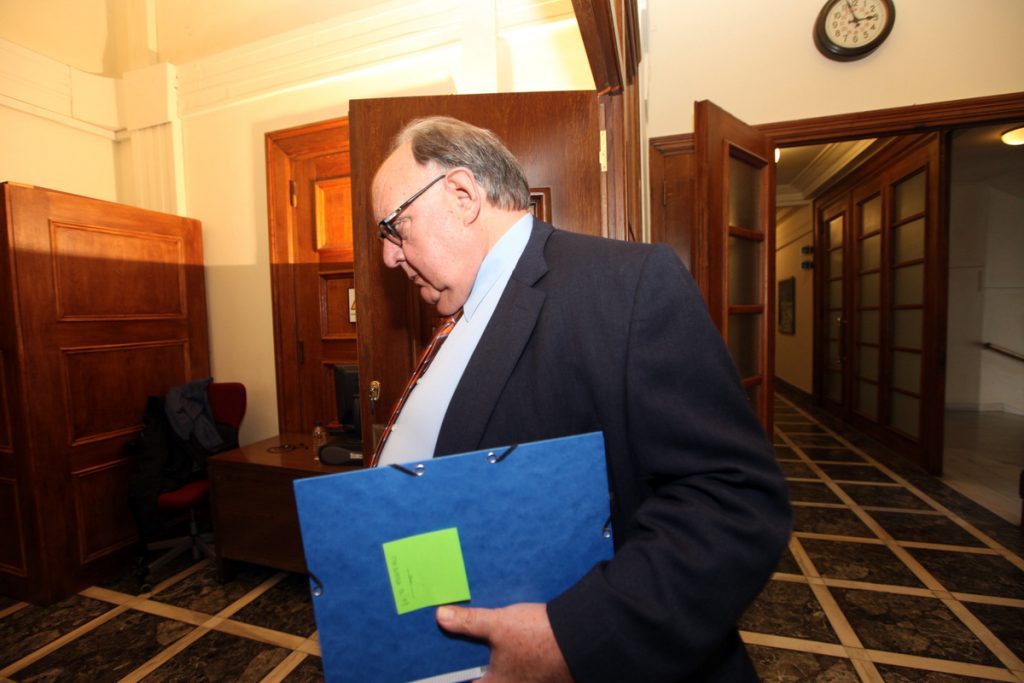 Τα αποκαλυπτικά περιττώματα του Πάγκαλου