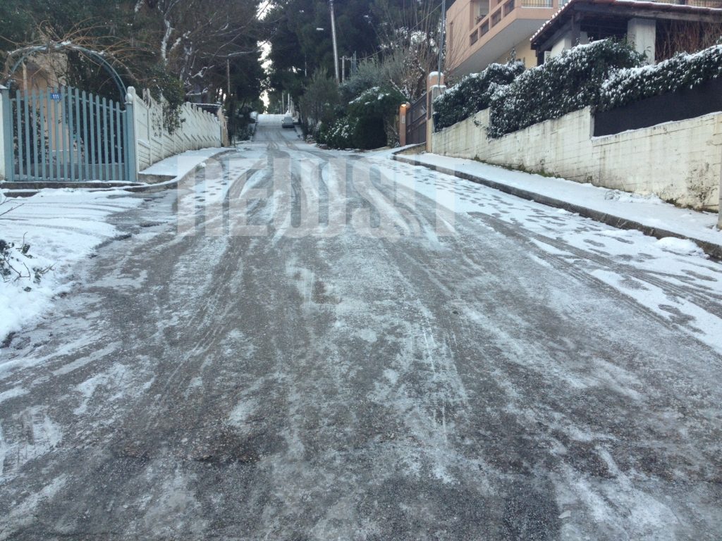 Προσοχή στον παγετό – Τσουλήθρες τα πεζοδρόμια