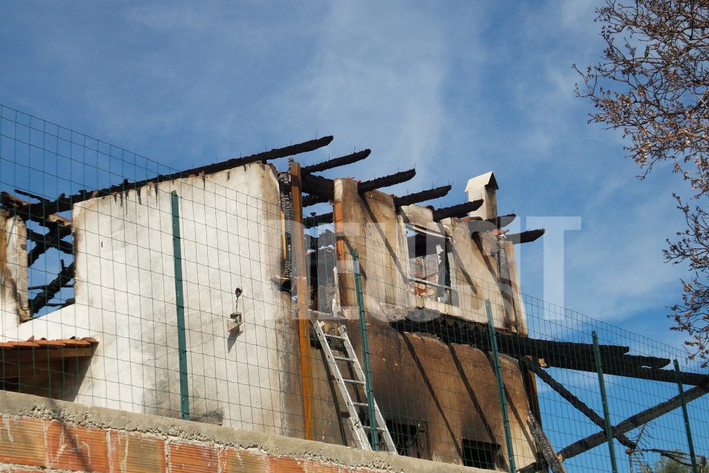 ΦΡΙΚΗ! Κάηκε ζωντανός μέσα στο σπίτι του στην Παιανία – ΦΩΤΟ κ VIDEO