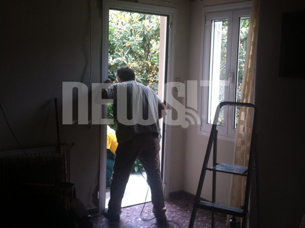 Ληστές κατεδάφισαν την εξώπορτα μονοκατοικίας με…κασμά! – ΦΩΤΟ κ VIDEO