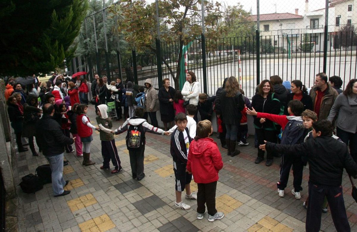 Μπαίνουν λουκέτα σε σχολεία