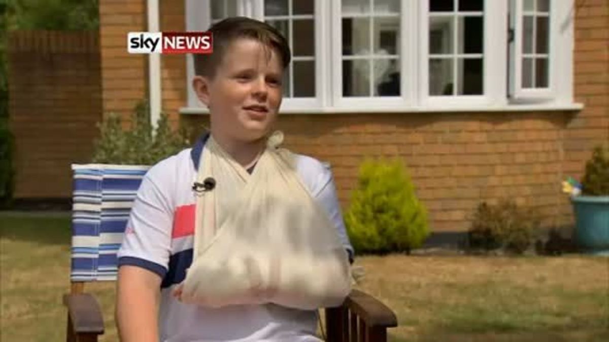 Τι μπορεί να πάθει κανείς παρακολουθώντας έναν ποδοσφαιρικό αγώνα!