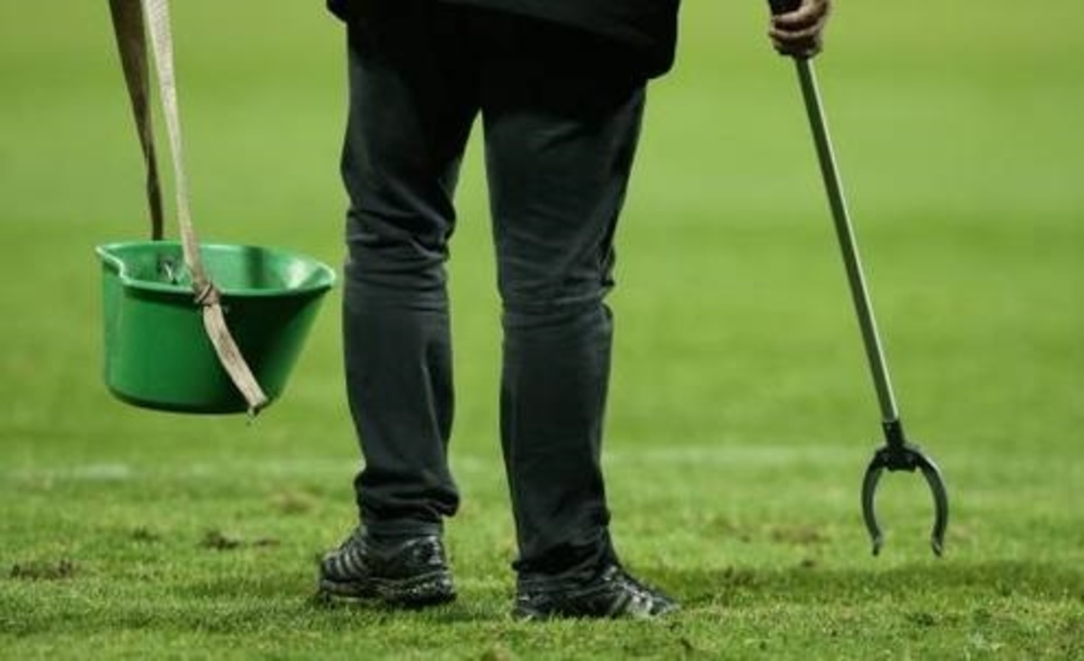 Καψόνι για συμμόρφωση! Έγιναν… κηπουροί οι παίκτες της Μπάνικ Οστράβα