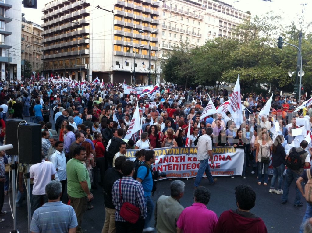 Συγκέντρωση του ΠΑΜΕ στο κέντρο – Φωτό και βίντεο
