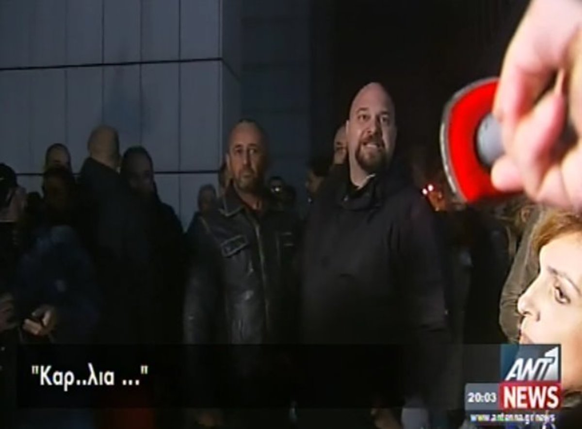 Ύβρεις και μπουκάλια