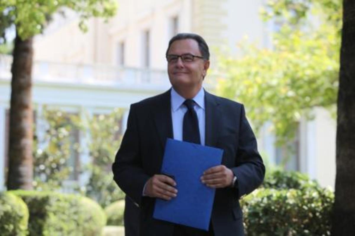 Πόντιος Πιλάτος και για τις συντάξεις ο Παναγιωτόπουλος, δείχνει Στουρνάρα