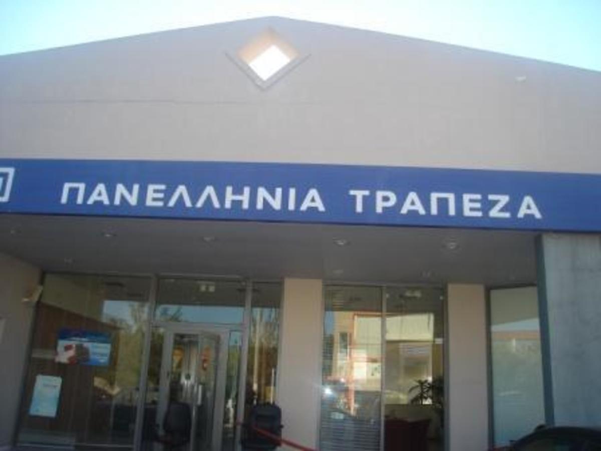 Reuters: Η Τράπεζα Πειραιώς απορροφά την Πανελλήνια Τράπεζα
